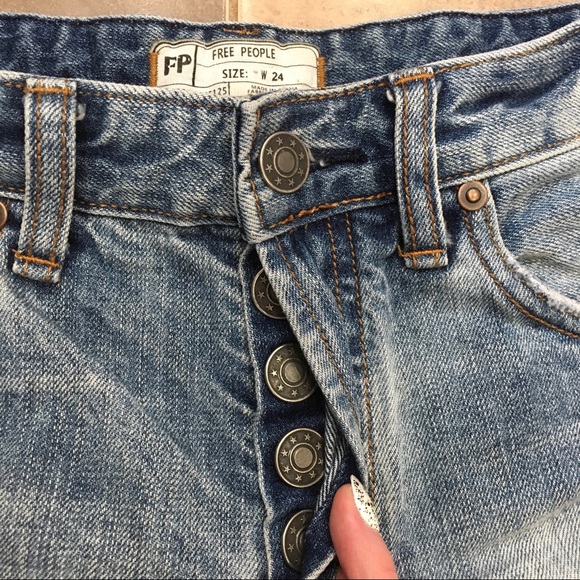 Free People Mid Wash Cut Off Denim Shorts 24 - Picture 3 of 4